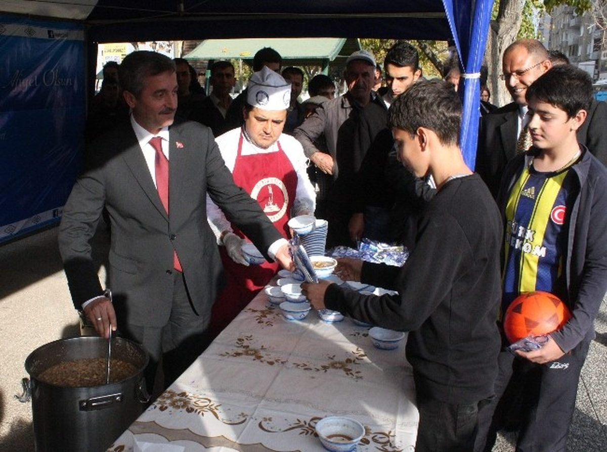 Şahinbey Belediyesi 300 Bin Kişiye Aşure İkram Edecek