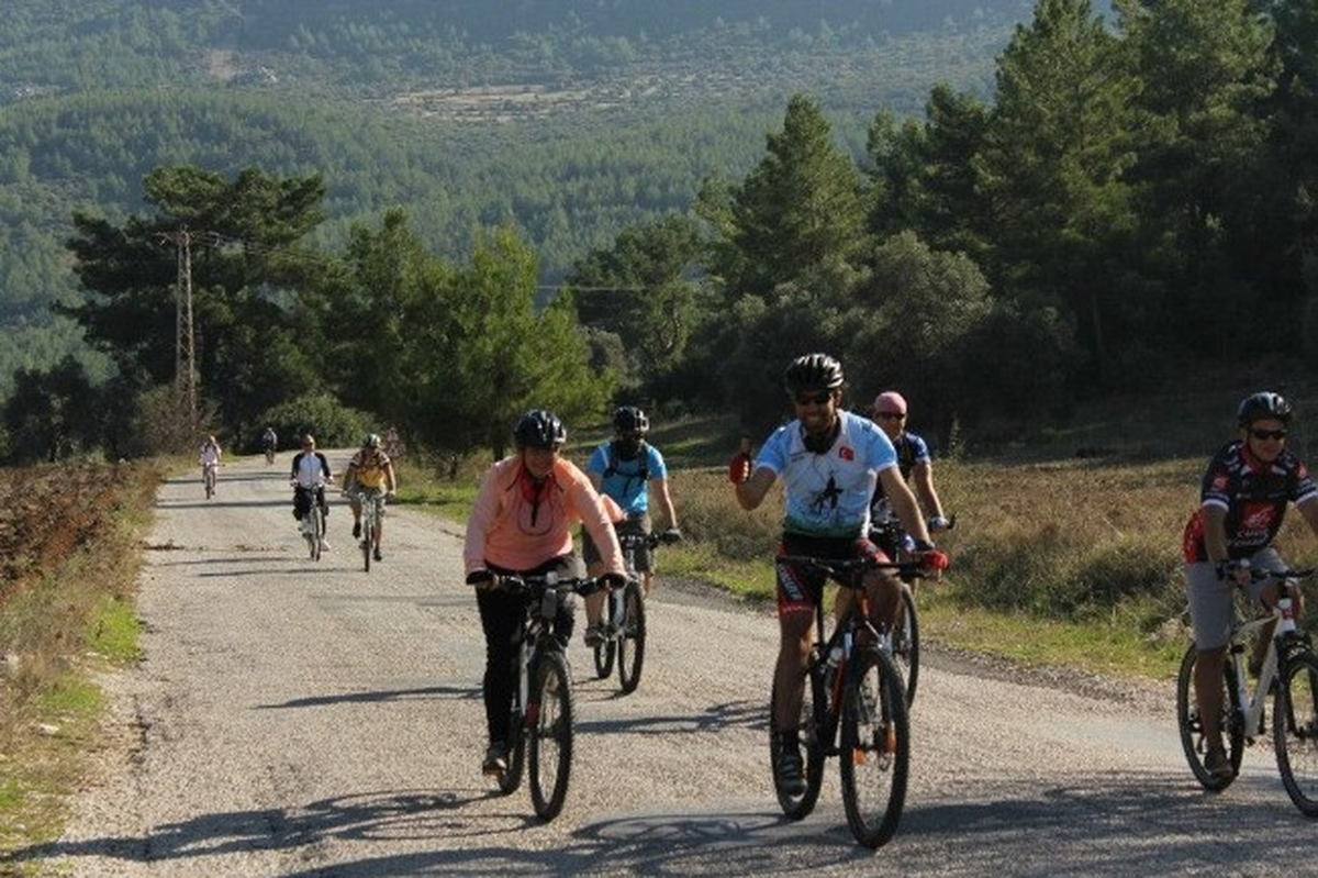 Bodrumlu Bisiklet Tutkunları Saklı Cennete Pedal Çevirdi