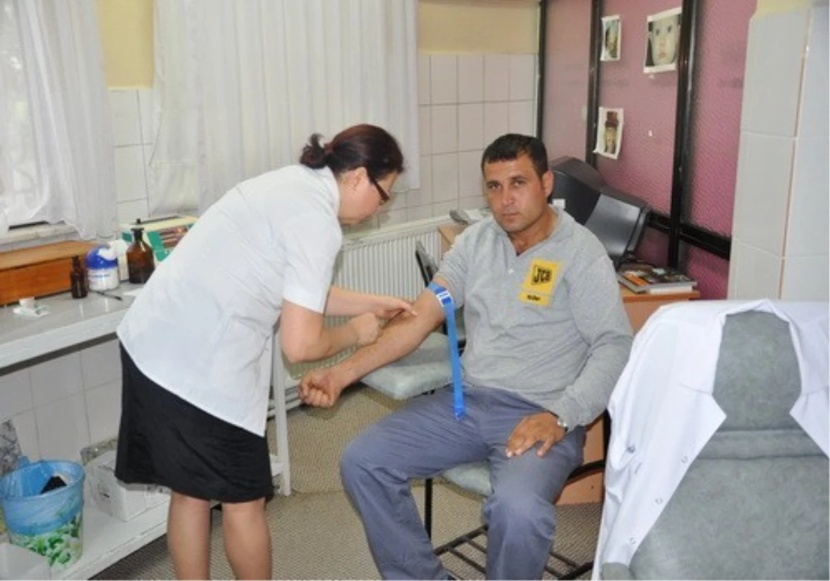Salihli Belediyesi\'nde İşçilere Sağlık Taraması Yapılıyor