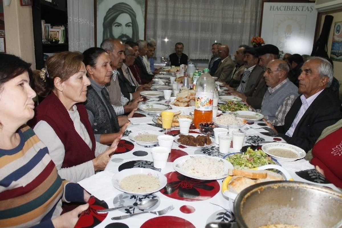 Selçuk\'ta Aday Adayları, Alevilerin Sofrasına Konuk Oldu