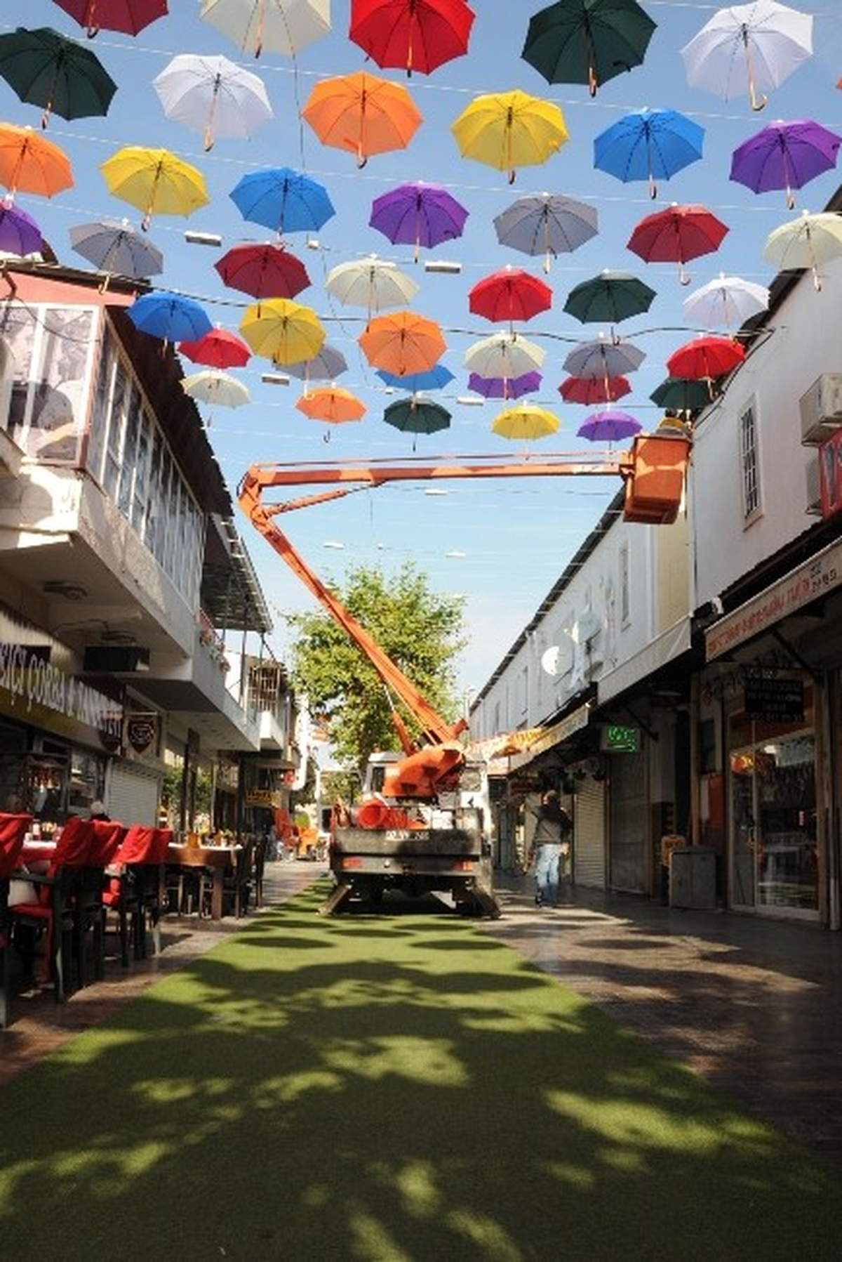 Şemsiyeli Sokak Yenilendi