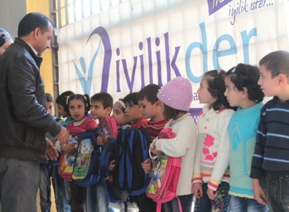 Sınır Ötesine Kırtasiye Yardımı
