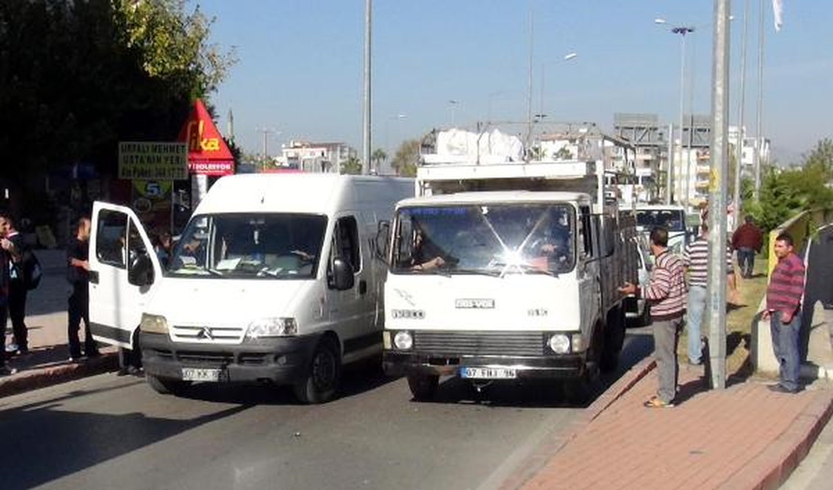 Sürücüler Yol Ortasında Birbirine Girdi