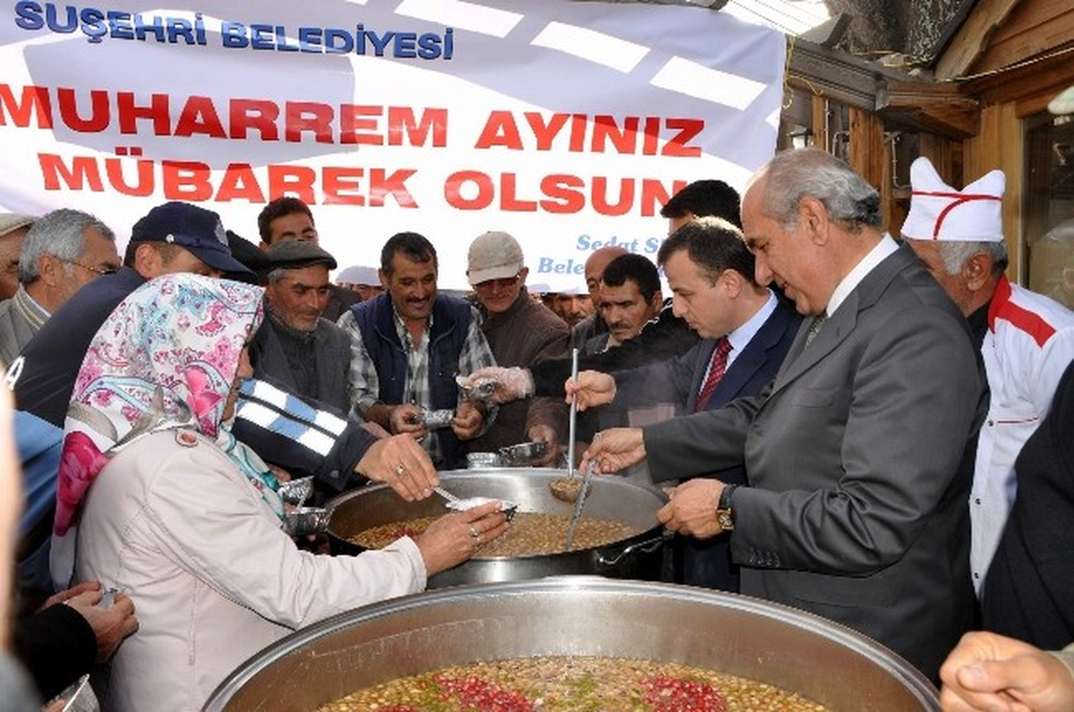 Suşehri\'nde 10 Bin Kişilik Aşure Dağıtıldı