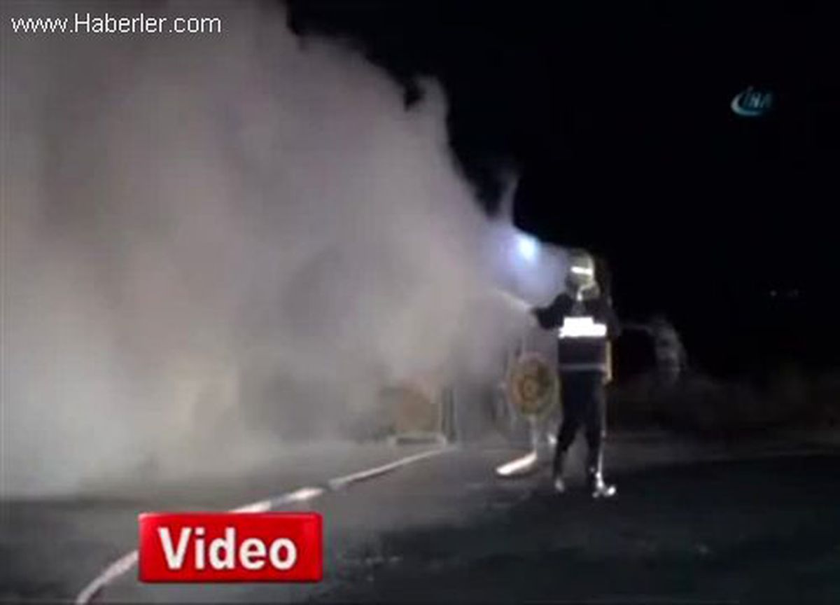 Tekirdağ\'da Seyir Halindeki Greyder Yanarak Hurdaya Döndü