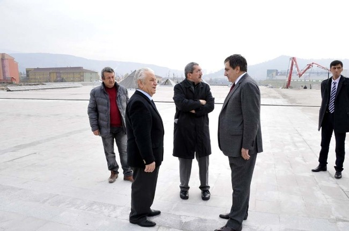 Vali Küçük ve Başkan Vergili Kent Meydanında İncelemelerde Bulundu
