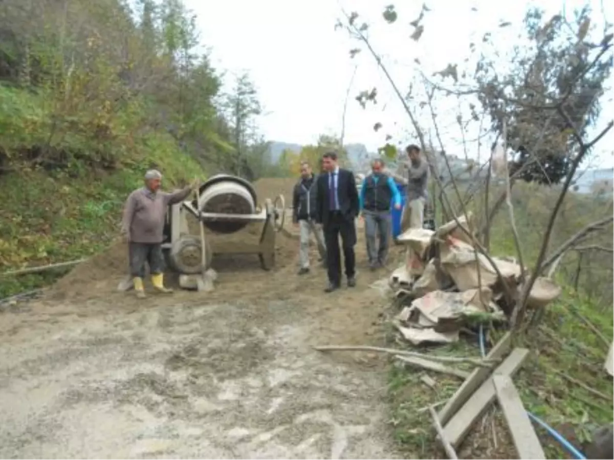 Yağlıdere'de Devlet Vatandaş İşbirliğiyle Yol Çalışması Yapılıyor