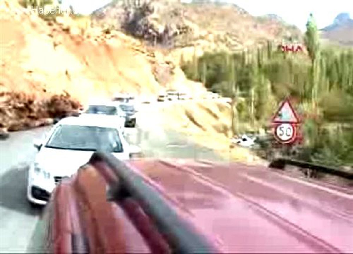 Yüksekova\'da Asker Yol Kesip, Düğüne Katıldı