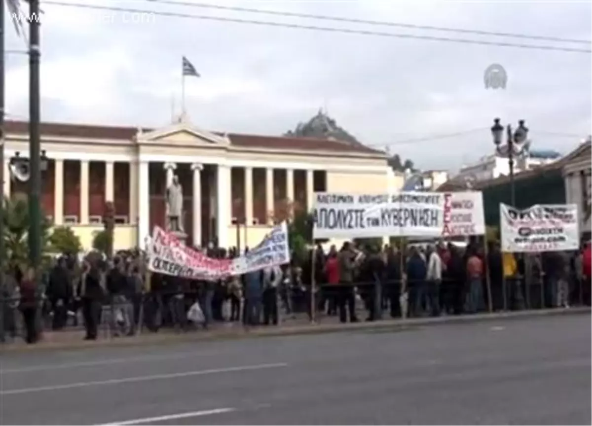 Yunanistan\'da Kamu Çalışanları Federasyonu\'ndan protesto gösterisi