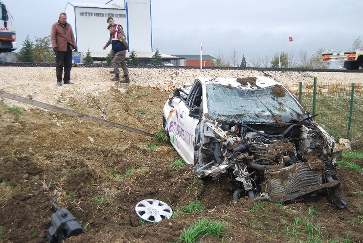 140 Km ile Giden Otomobil Takla Attı: 1 Yaralı