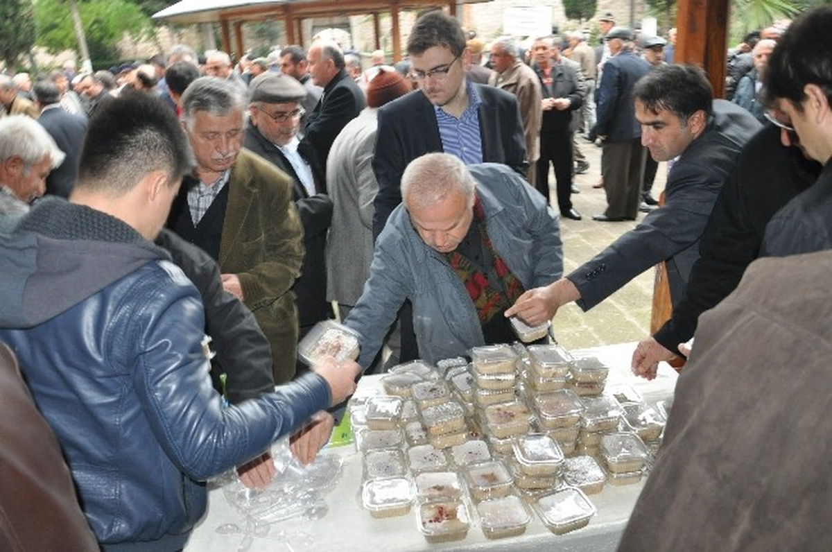 2 Bin Kişiye Aşure Dağıtıldı