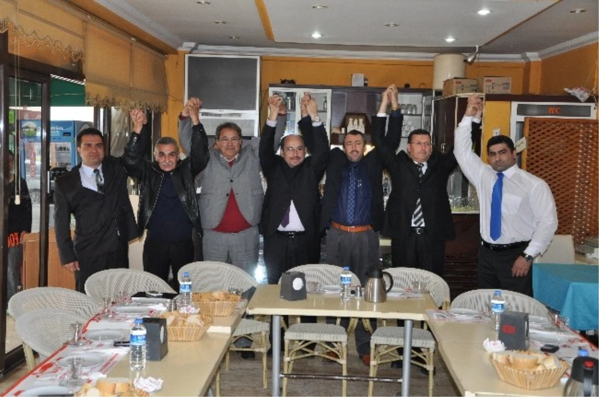 AK Parti Foça İlçe Teşkilatı Belediye Başkan Aday Adaylarını Tanıttı