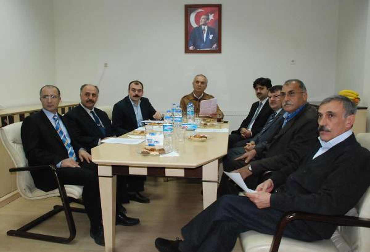 Akhisar\'da Dershanecilerden Ortak Tepki