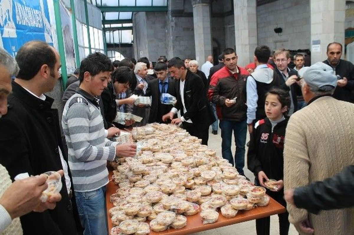 Akşehir Belediyesinden Aşure İkramı