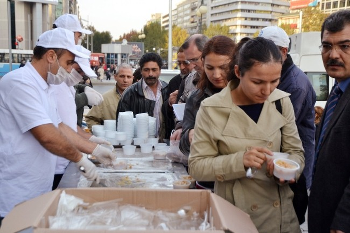 Ankara Büyükşehir Belediyesi 5 Bin Kişiye Aşure Dağıttı