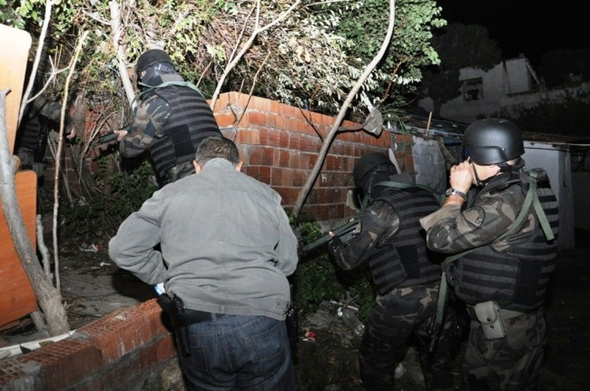Ayvalık\'ta Uyuşturucu Satıcılarına Şafak Darbesi