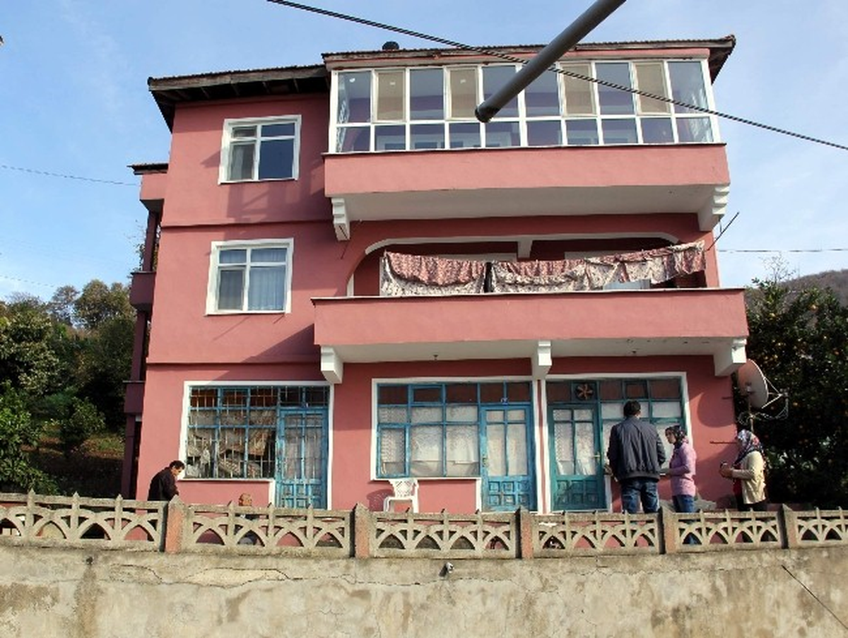 Babasını Sekiz Kurşunla Vuran Astsubay İntihar Etti