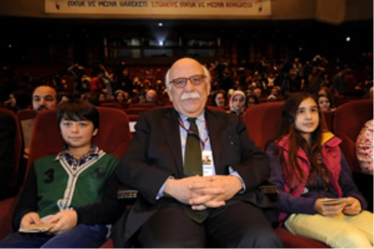 Bakan Avcı, 1. Türkiye Çocuk ve Medya Kongresi\'ne Katıldı