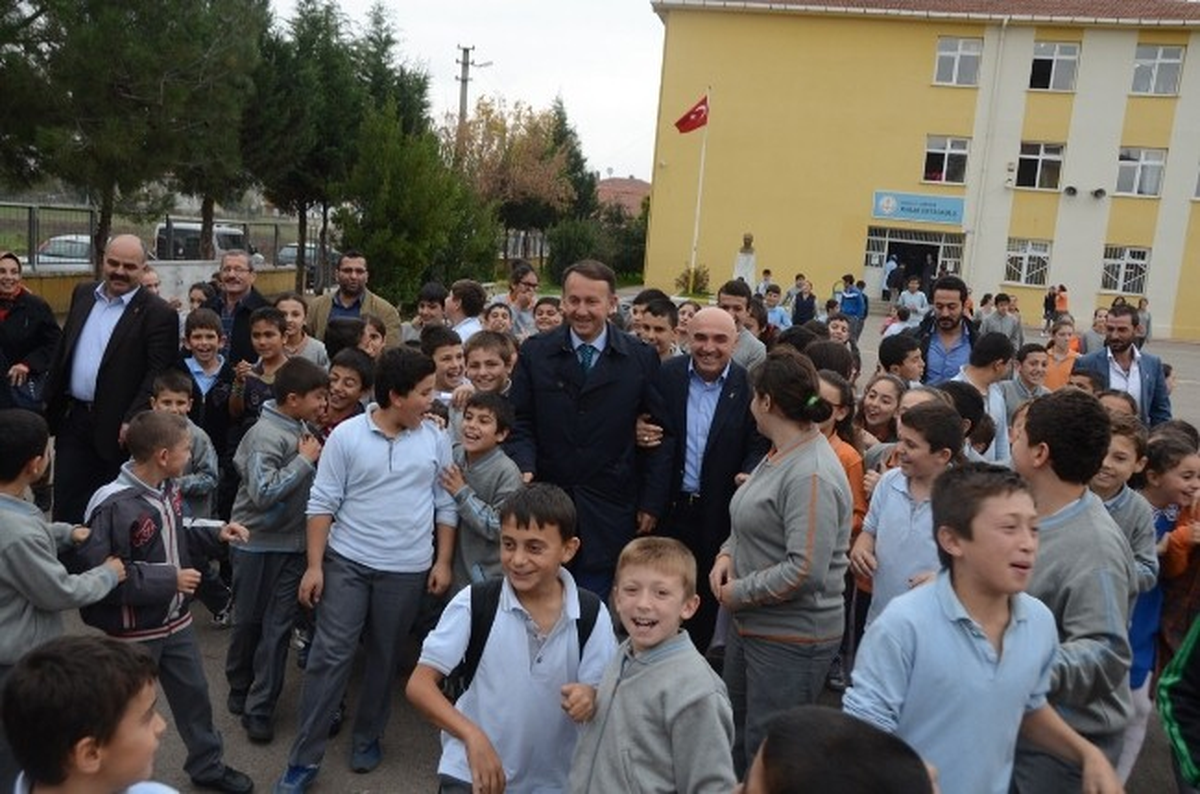 Başkan Karabalık\'a Sevgi Çemberi