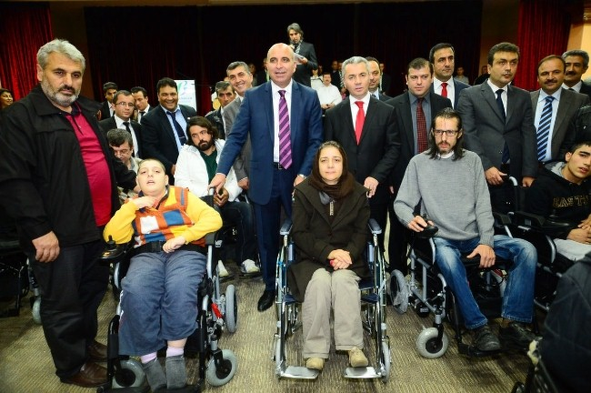 Beylikdüzü Belediyesi\'nden 27 Engelliye Tekerlekli Sandalye