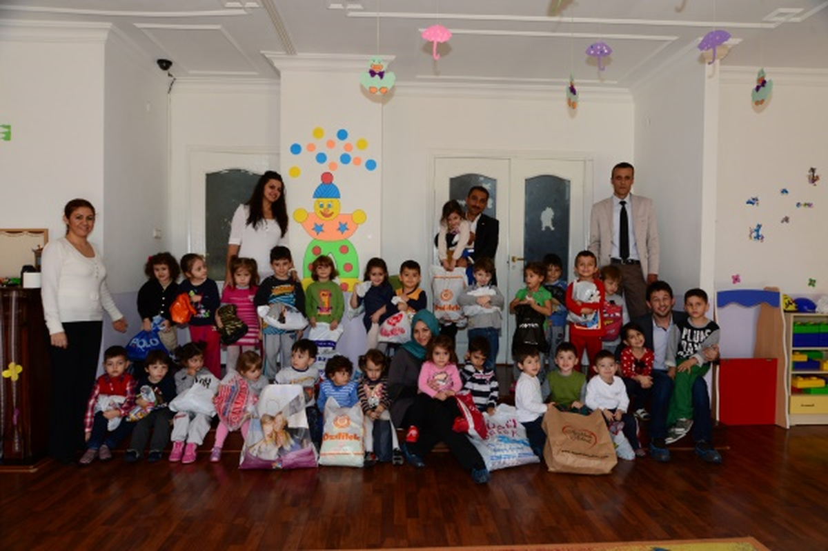 Beylikdüzü\'nde Miniklerden Badem\'e Anlamlı Destek