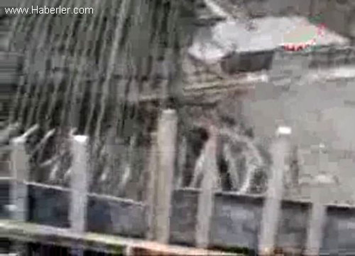 Bursa\'da Çevre Yolu İnşaatında İskele Çöktü, 6 İşçi Yaralandı