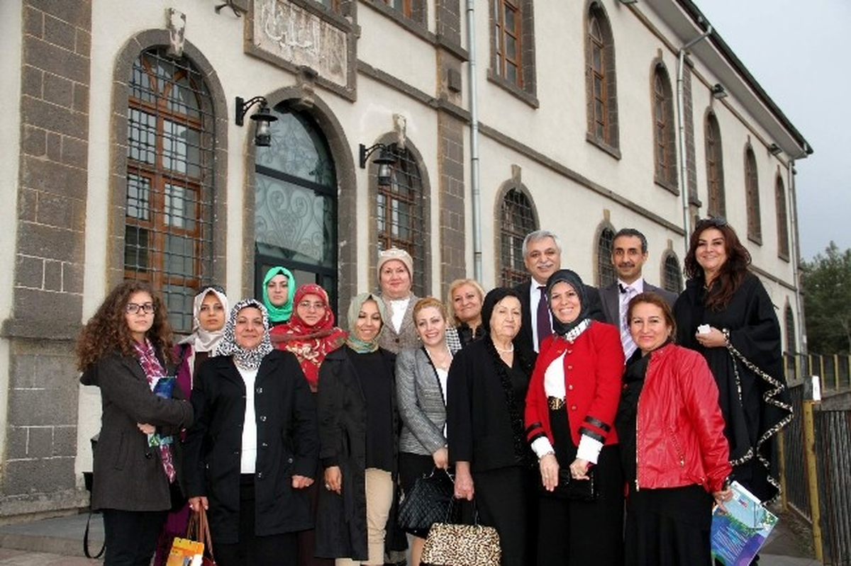 Bursalı İş Kadınları Başbakan\'ın Mitingi İçin Diyarbakır\'da