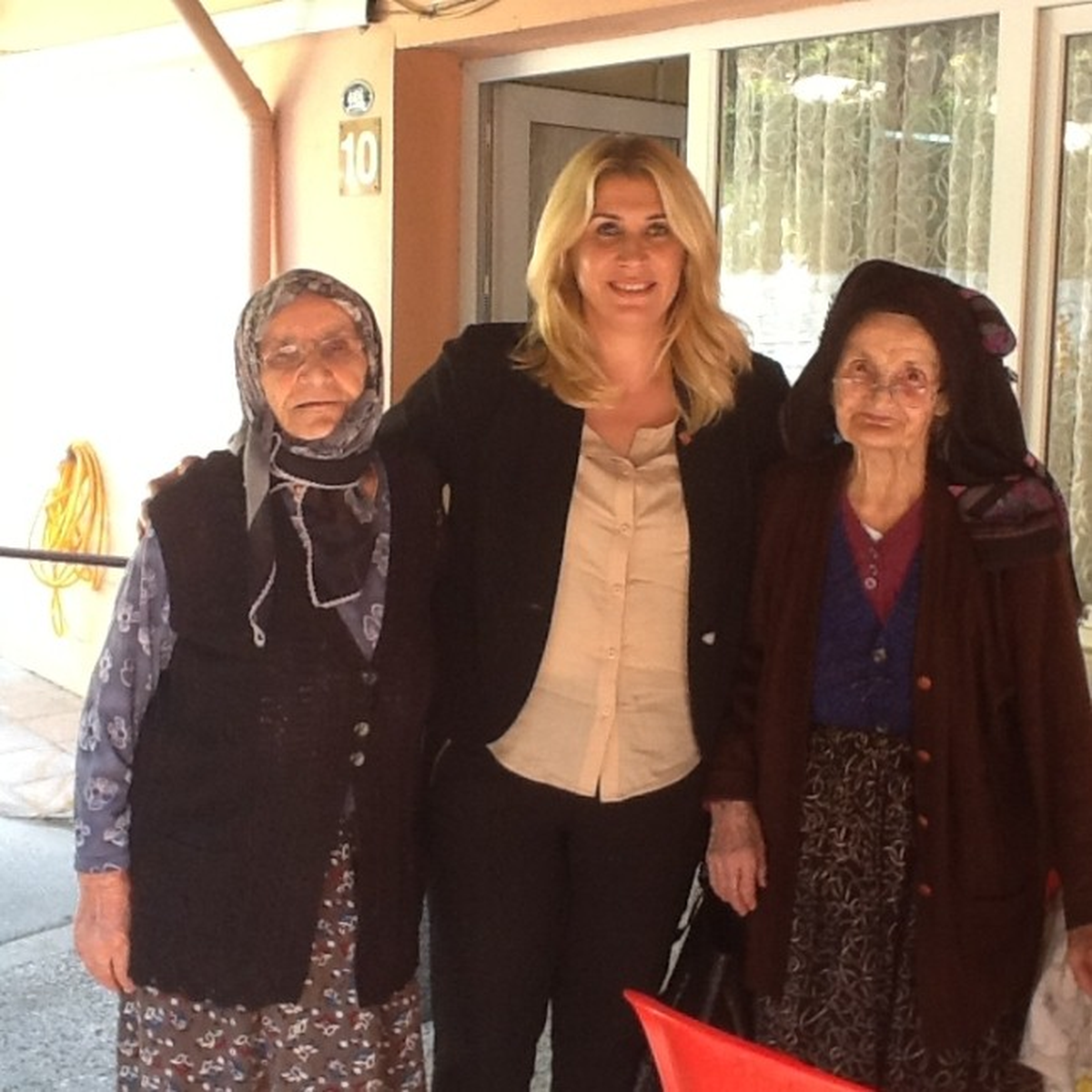 CHP Buca Belediye Başkan Aday Adayı Aysun Önal Uyar\'dan Yaşlılara Huzurevi ve Huzur Sözü