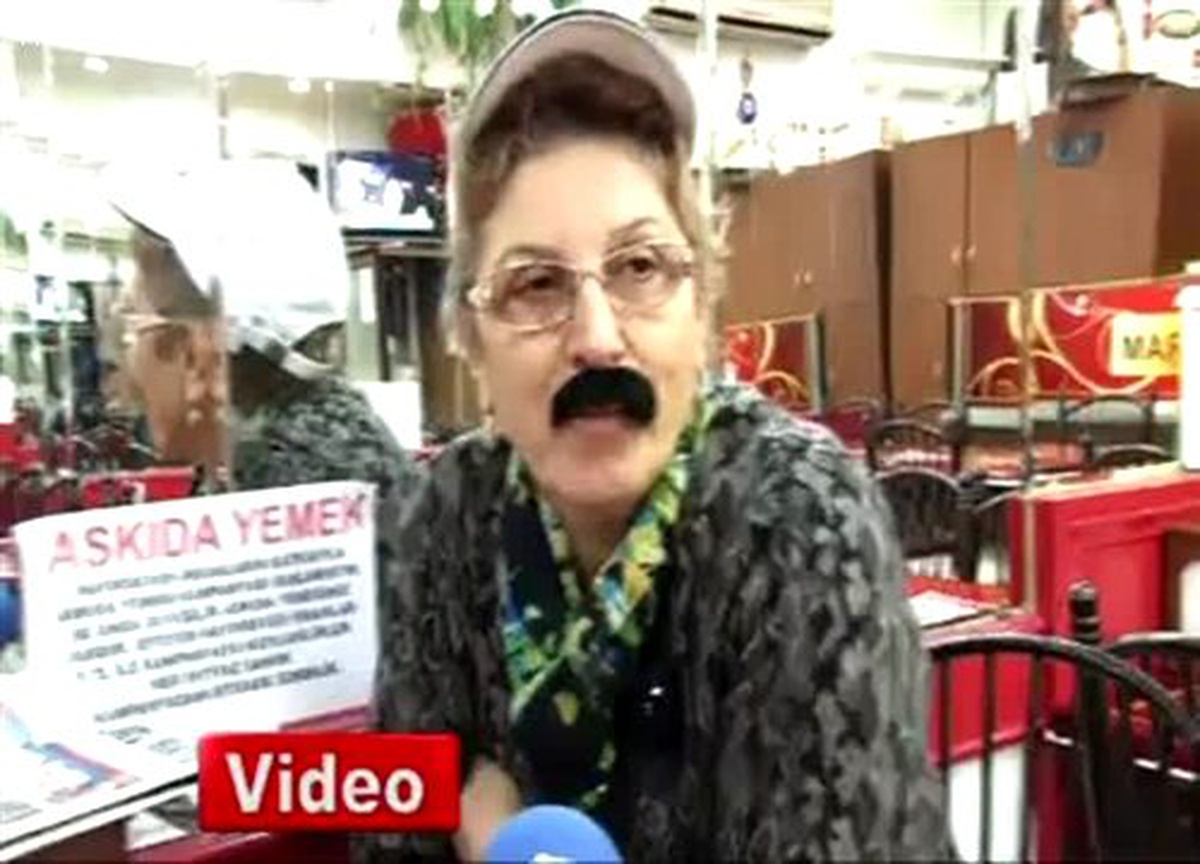 CHP\'li Sevcan Pank Erkeklere Kızdı, Bıyık Taktı