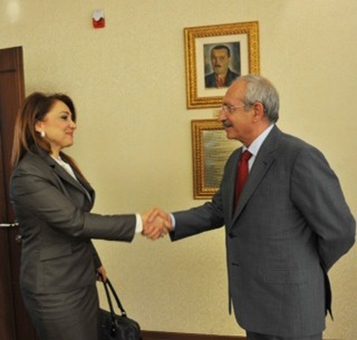 CHP Lideri Kılıçdaroğlu, Nezaket Emine Atasoy ile Bir Araya Geldi