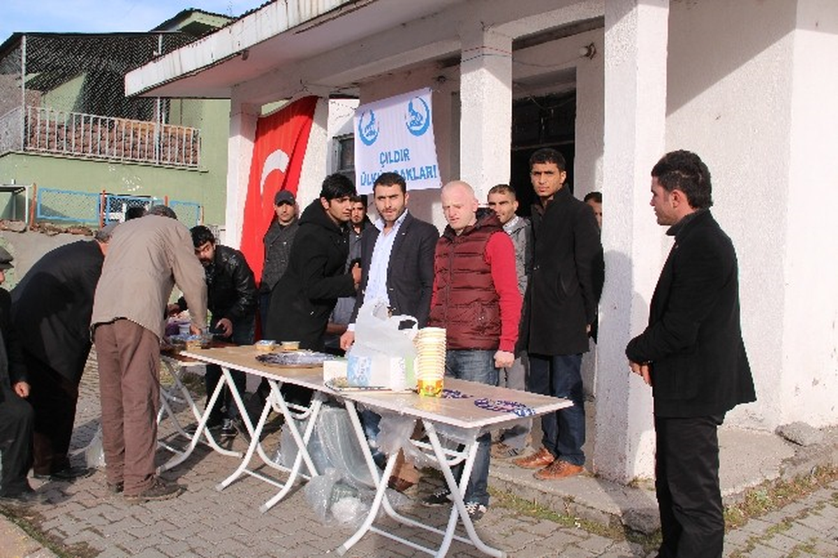 Çıldır Ülkü Ocaklarından Aşure Dağıtımı
