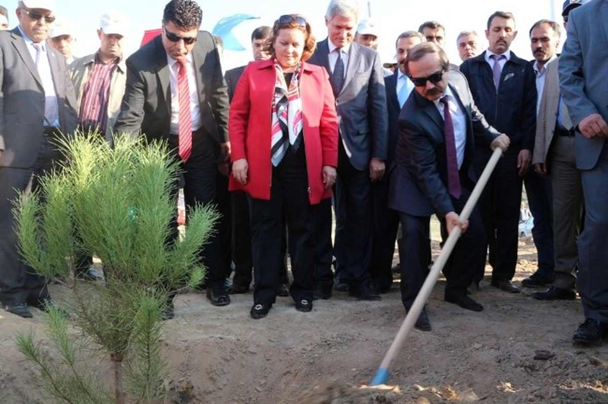Çukurova Üniversitesi\'ne 5 Bin Fidan Dikildi