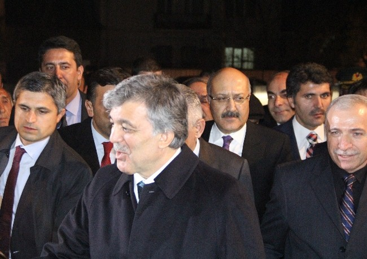 Cumhurbaşkanı Gül, Erzincan\'da Cemevini Ziyaret Etti