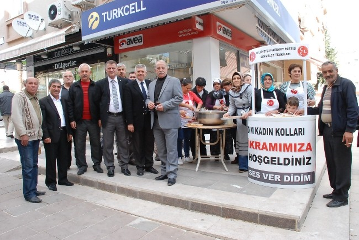 Didim\'de MHP\'li Bayanlardan Aşure Etkinliği