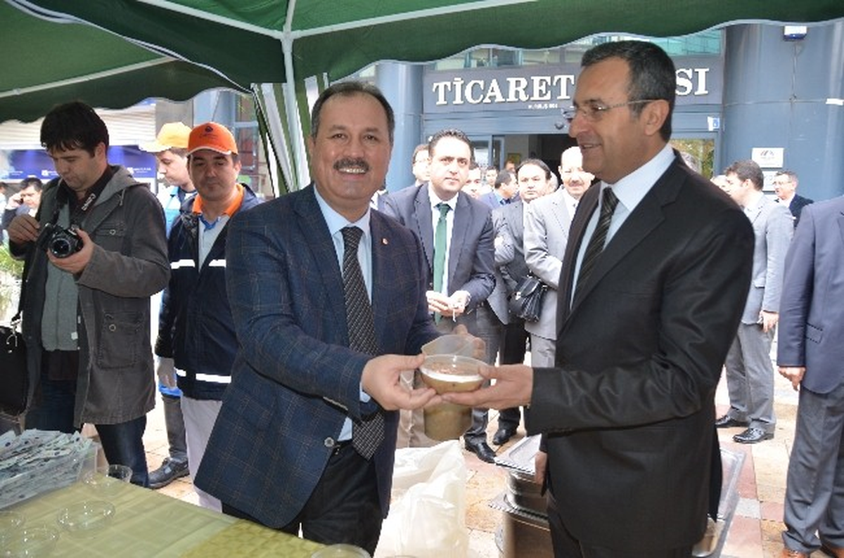 Denizli Ticaret Odası, 2 Bin 500 Kişilik Aşure Yaptırdı