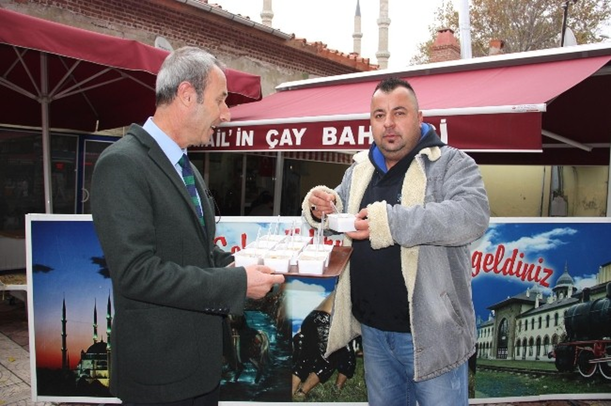 Edirne\'de Ciğerciler, Aşure Dağıttı