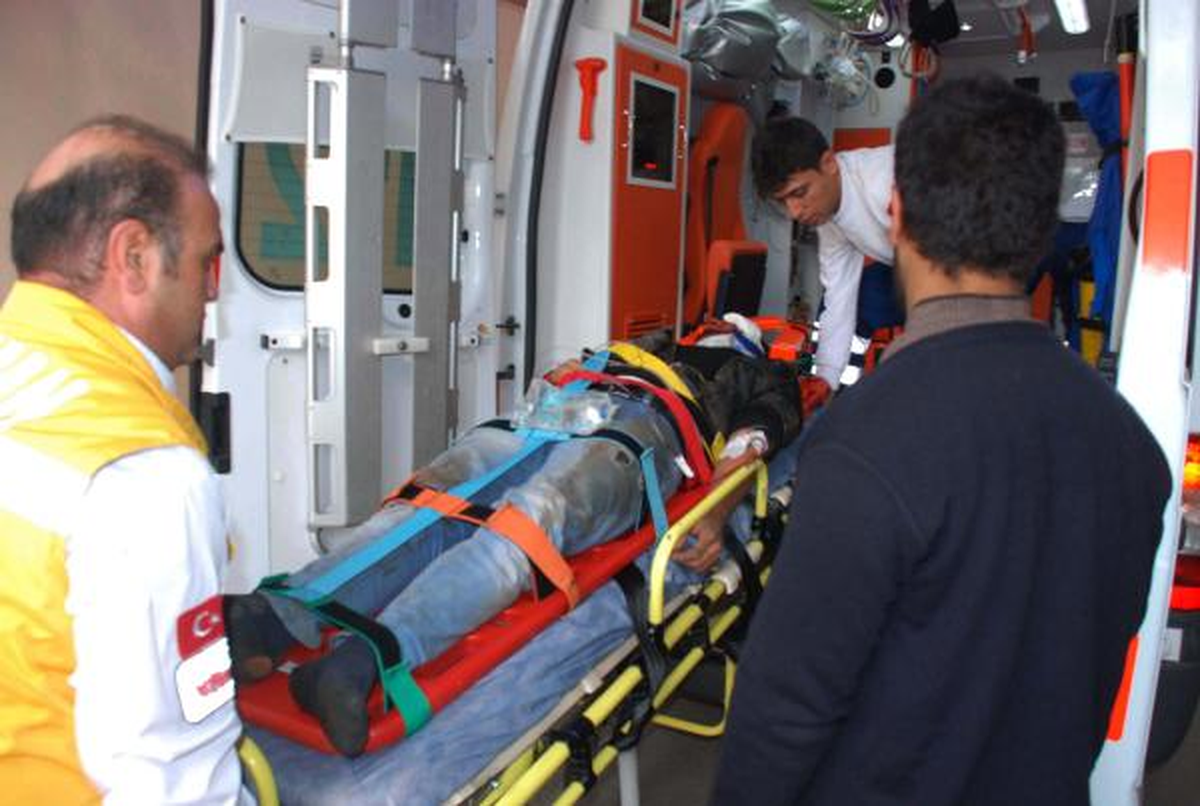 Elektrik Direğine Çarpan Motosiklet Sürücüsü Yaralandı