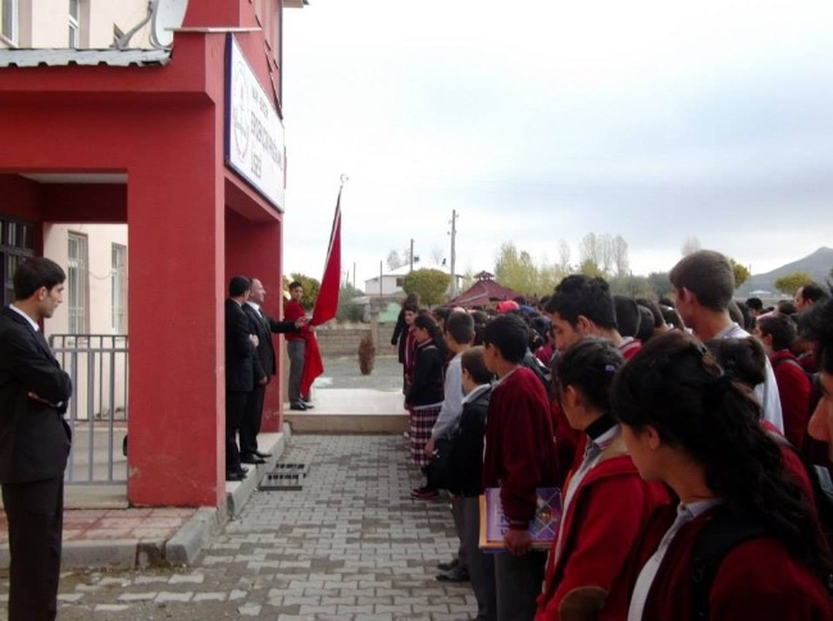 Erçek Çpl\'den Geleneksel Aşure Dağıtımı
