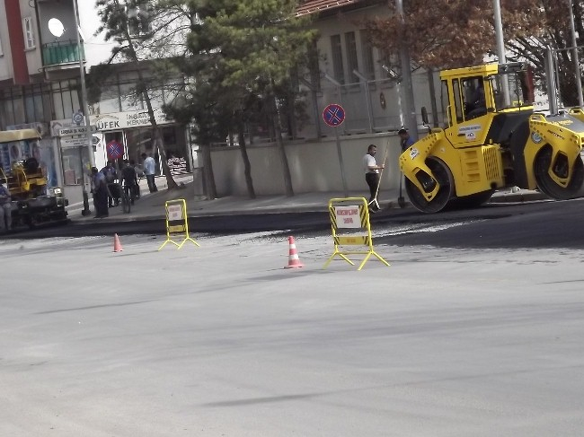Eskişehir\'de Yol Asfaltlama ve Onarım Çalışmaları