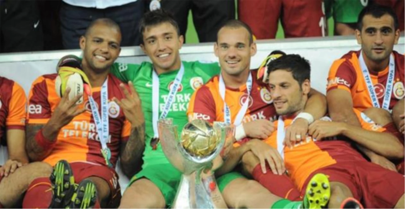 Galatasaray\'da Muslera, Sneijder ve Gökhan Antrenmana Çıktı