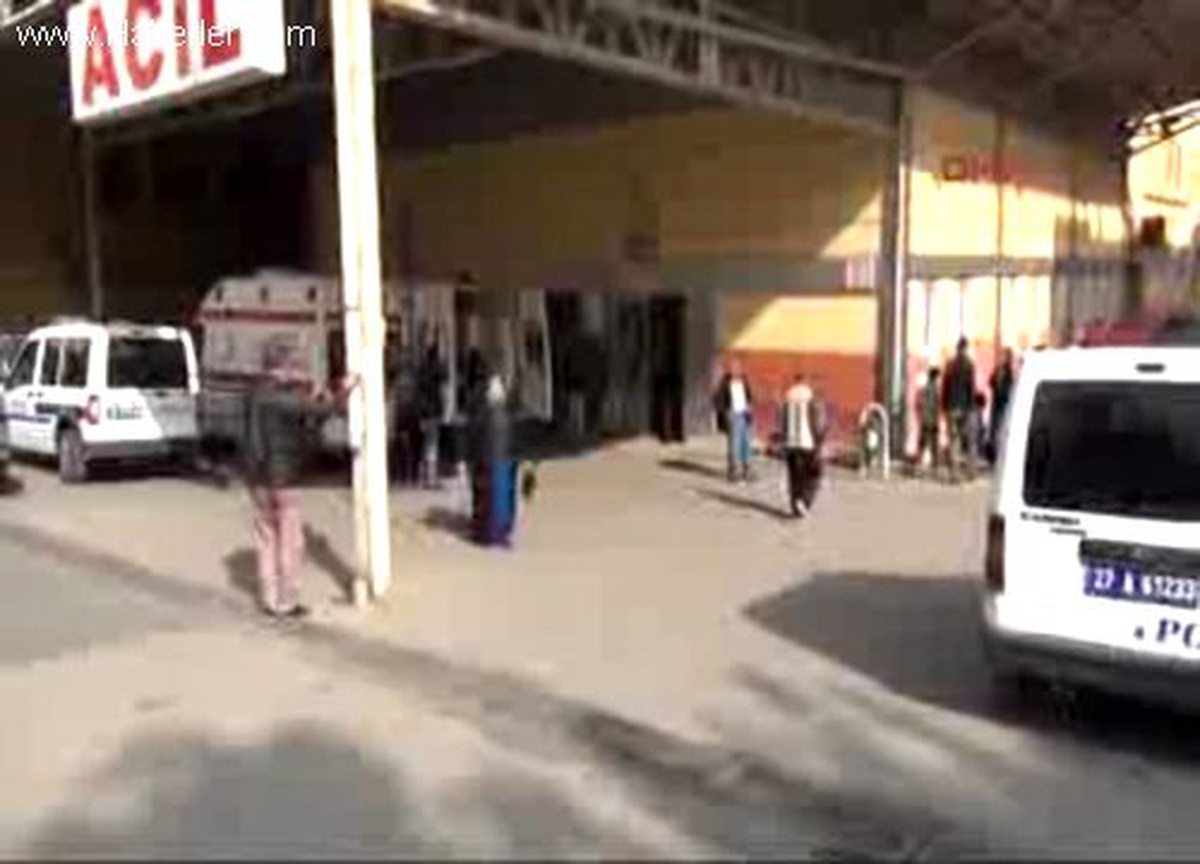 Gaziantep\'te Cenaze Yolunda Kaza 2 Ölü, 5 Yaralı