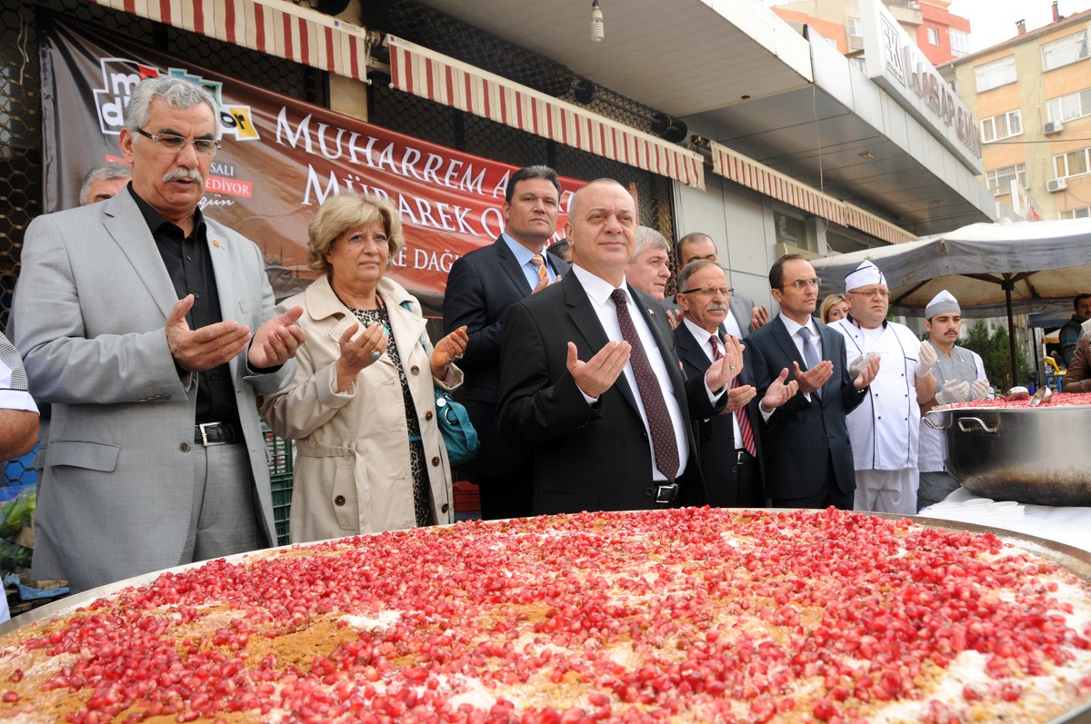 Geleneksel Aşure Günleri Şenlik Havasında Başladı