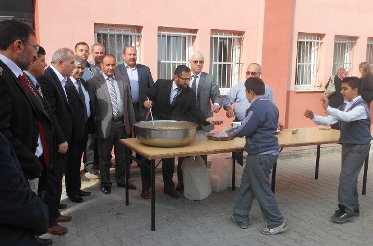 Halit Tokul Anadolu İmam-Hatip Lisesinden Geleneksel Aşure İkramı