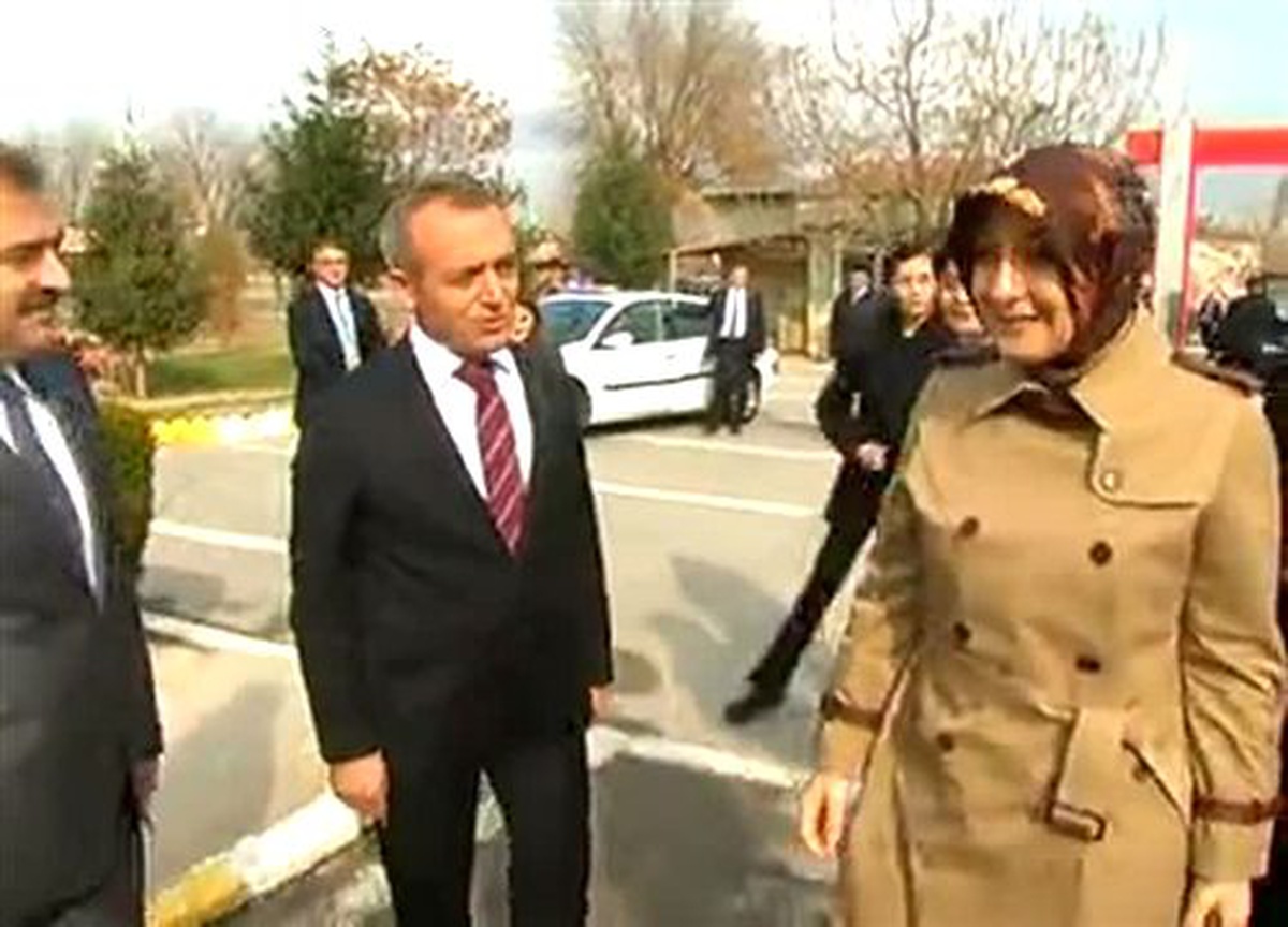 Hayrünnisa Gül, huzurevi, umut evi ve çocuk evini ziyaret etti