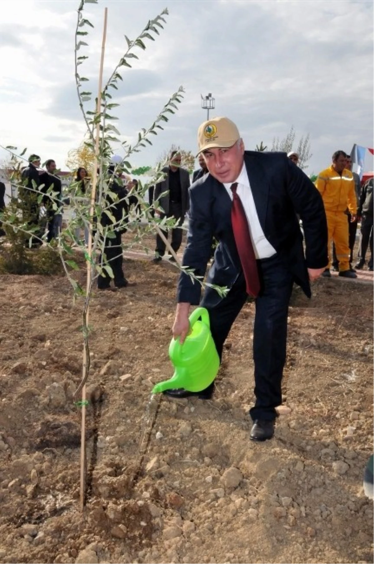 \'Her Öğrenciye Bir Fidan Kampanyası\' Akü\'de Hayata Geçirildi