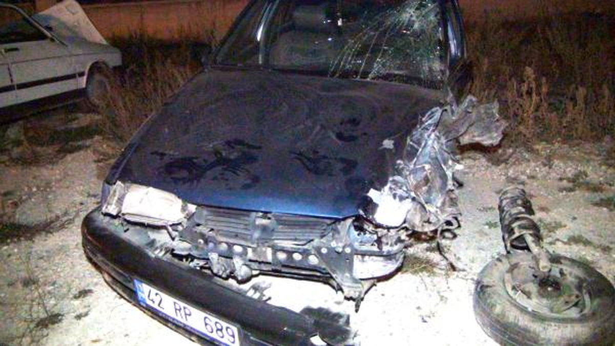 İki Otomobil Çarpıştı: 1 Ölü, 2 Yaralı