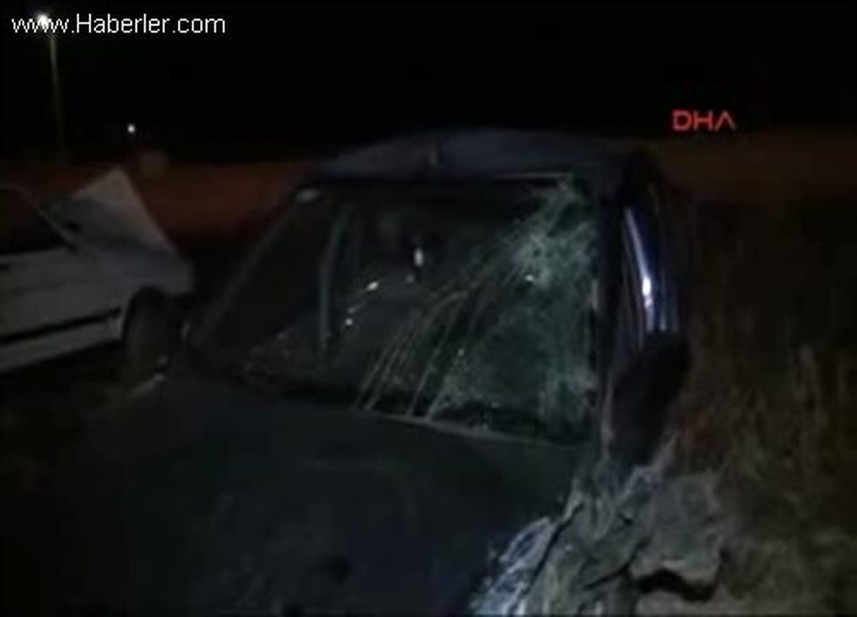 İki Otomobil Çarpıştı 1 Ölü, 2 Yaralı