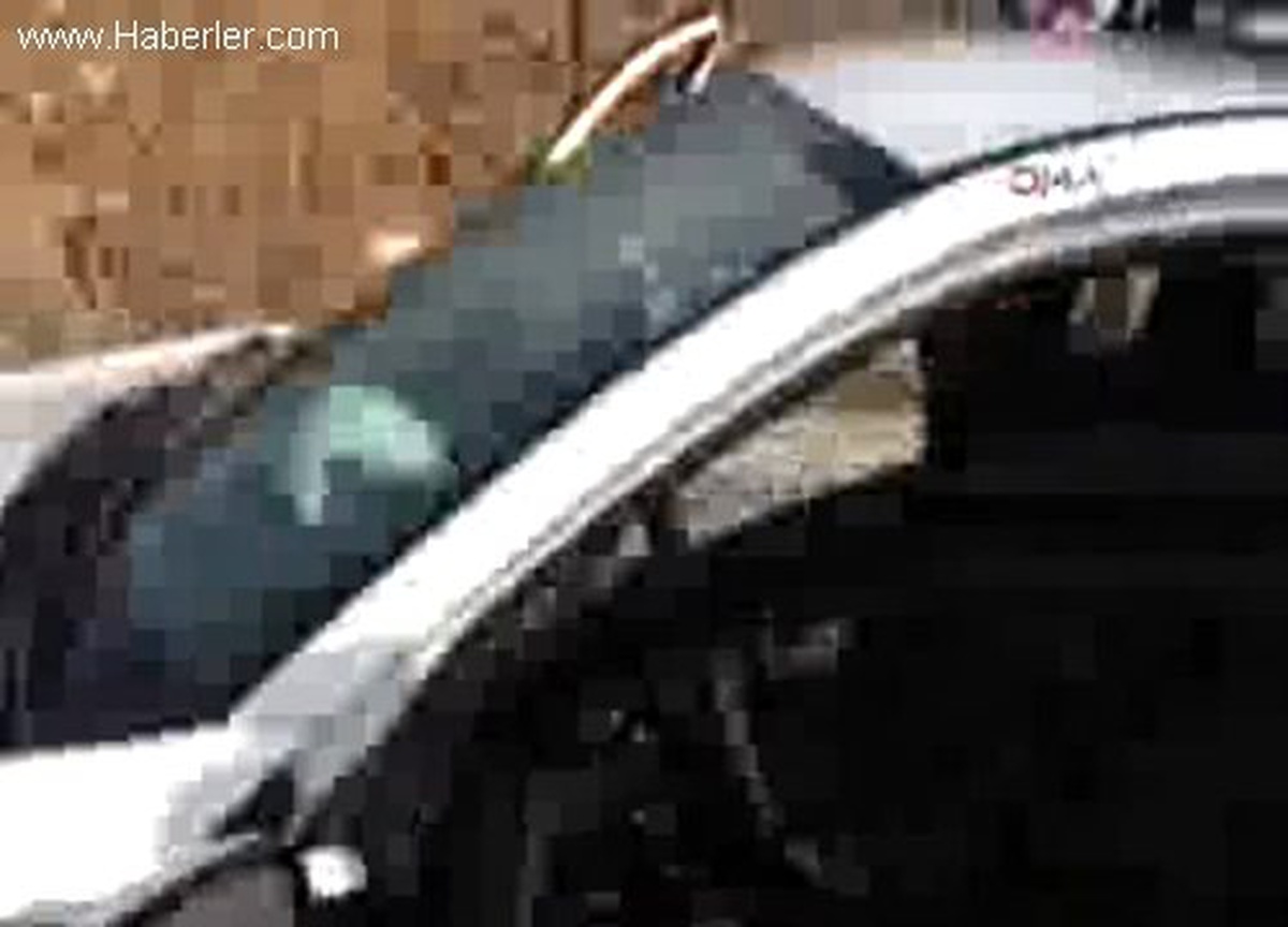 İzmit\'te Bir Kargo Firmasının Kamyonundan Sinyal Kesici Kullanarak Kargo Kamyonunun Kapı Kilidinin...