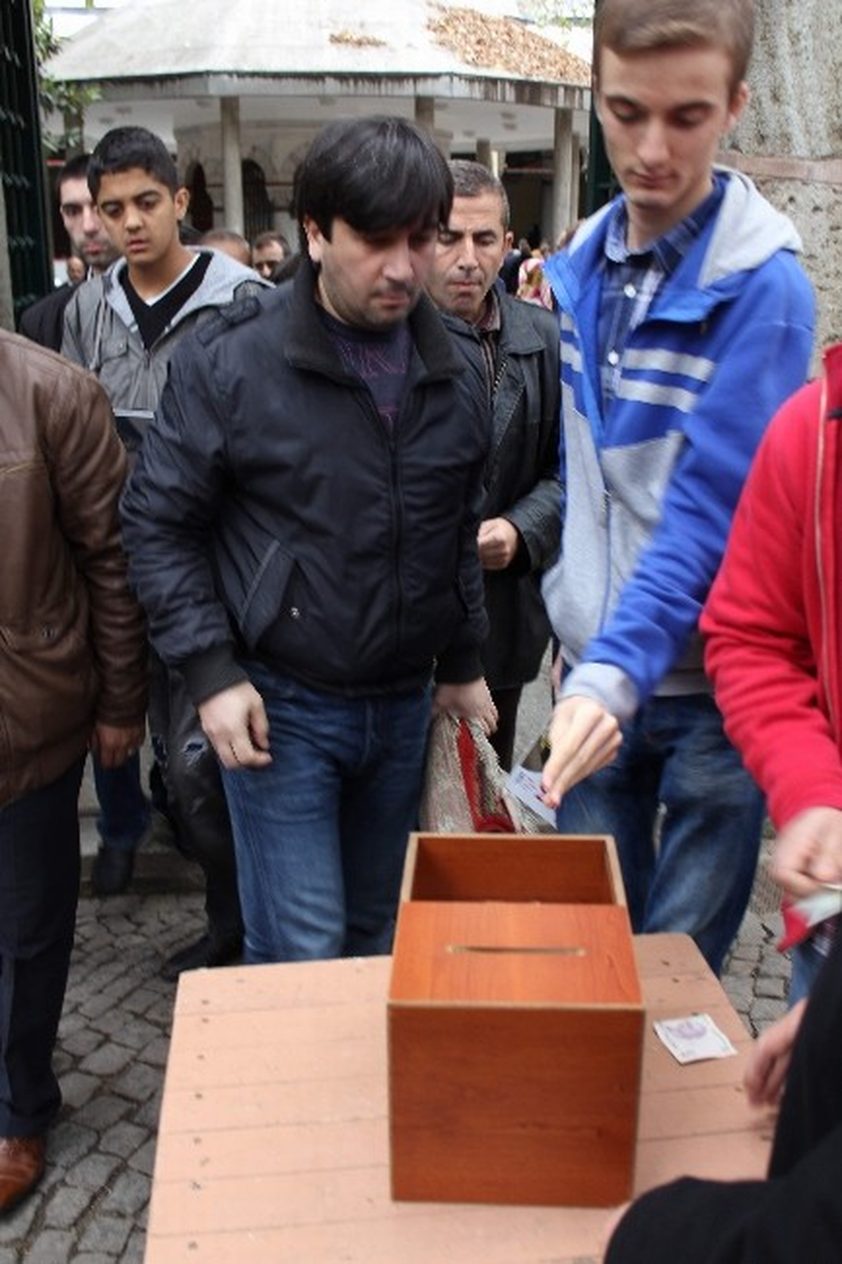Kocaeli\'de Filipinler İçin Yardım Toplandı