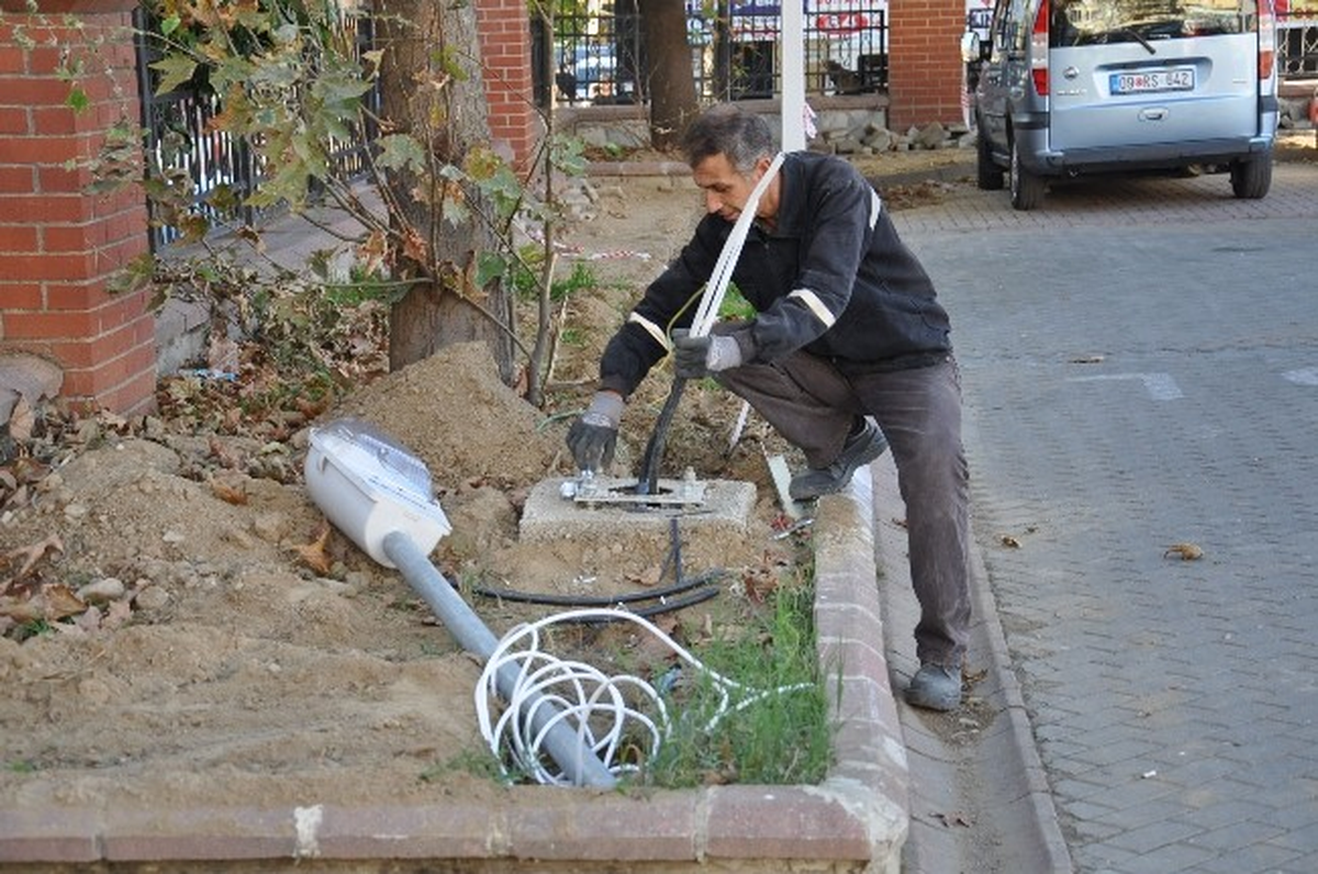 Köy Minibüsleri Garajı Aydınlatıldı